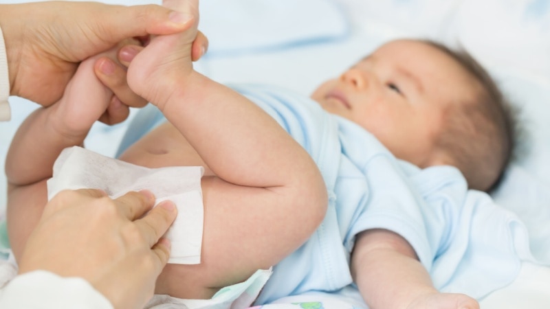 penyebab feses bayi warna hijau