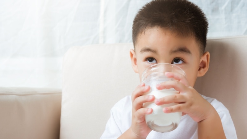 Ini Aturan Minum Susu UHT untuk Anak 2 Tahun!