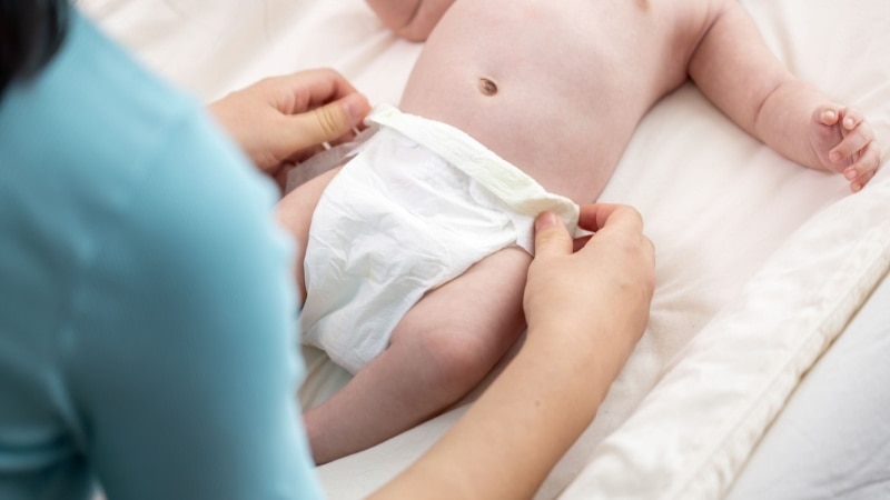 feses bayi abu-abu campur kuning