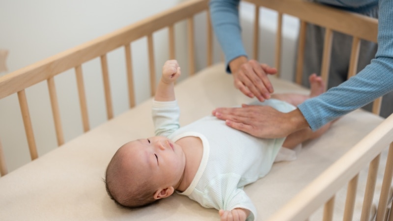 kenapa perut bayi keras