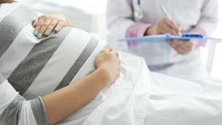 Ini Tanda dan Tahapan pada Persalinan yang Perlu Moms Ketahui